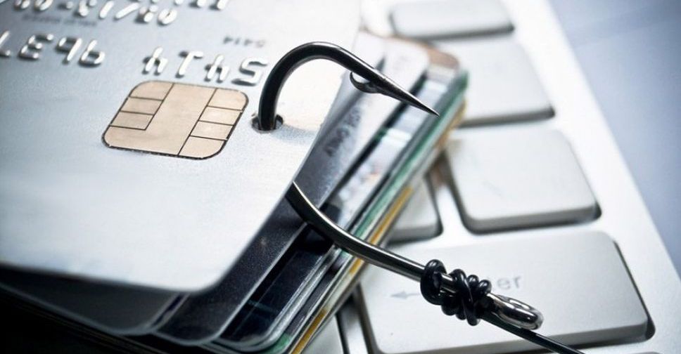 «Представники мобільного оператора» почистили банківські картки двох чоловік майже на 100 тисяч гривень