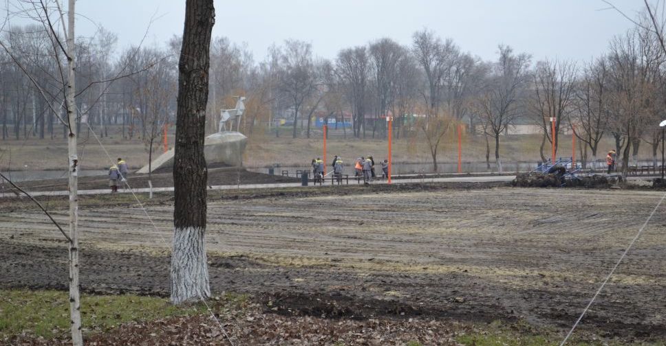 В Покровске началось строительство трех мультифункциональных спортивных площадок