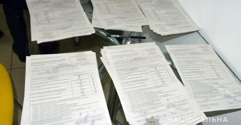 На Донеччині викрито злочинні групи, які налагодили збут фальшивих COVID-сертифікатів