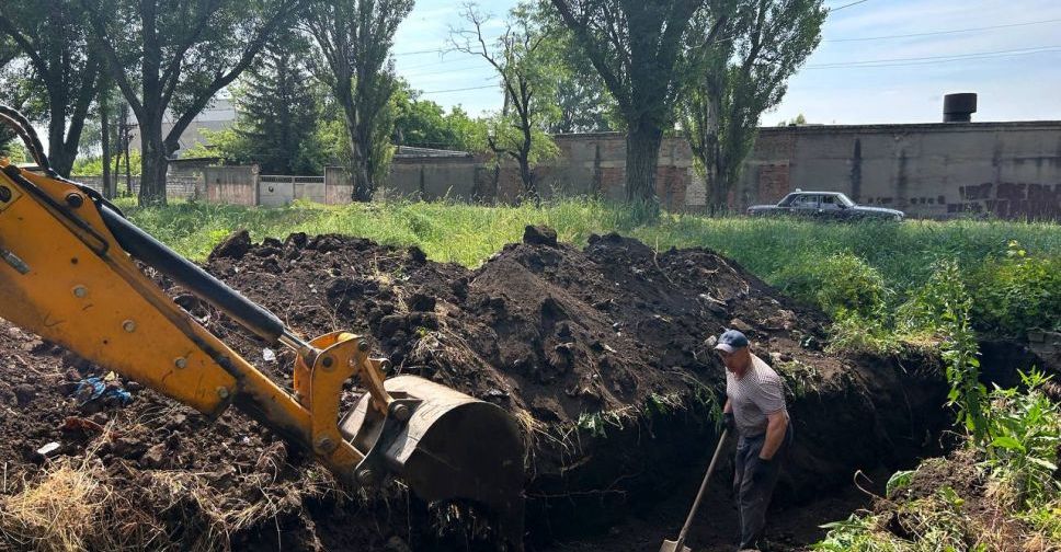 У селищі Динзаводу комунальники почали заміну найпроблемнішої ділянки теплотраси