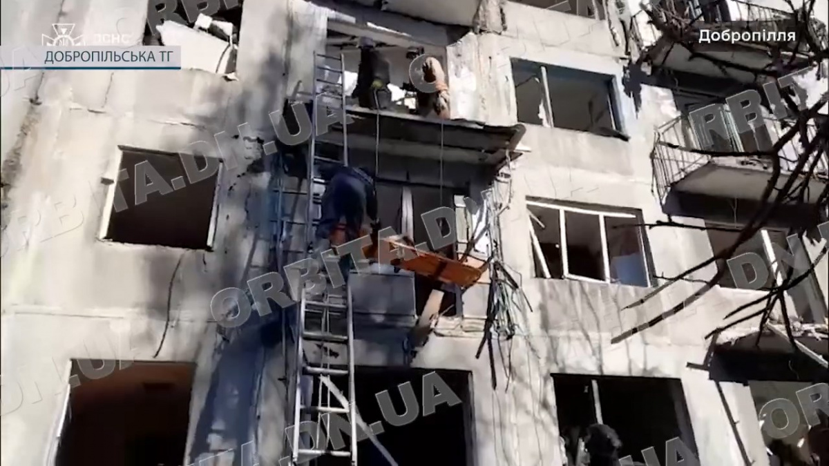 Боронити Добропільщину від вогню все важче: рятувальники закликають цивільних евакуюватись