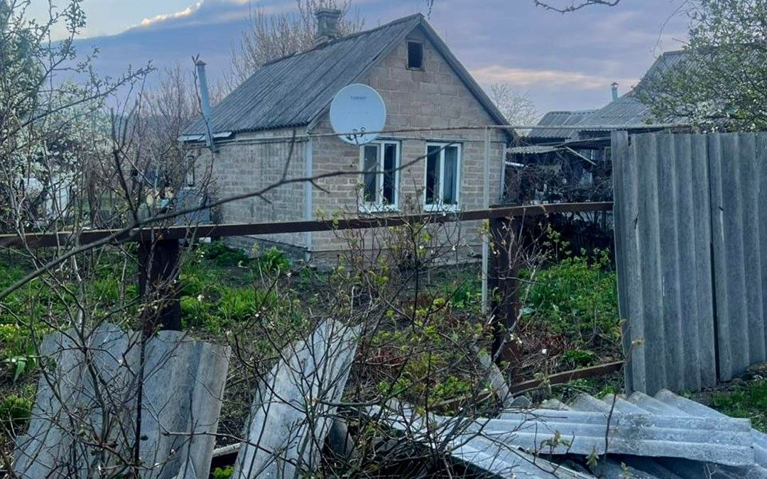 Загиблий та четверо поранених: поліція Донеччини фіксує наслідки обстрілів 17 квітня