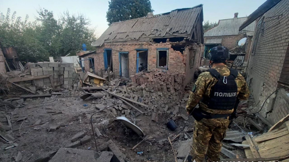 Двоє загиблих, шестеро поранених мирних мешканців: поліція – про наслідки атак на Донеччину