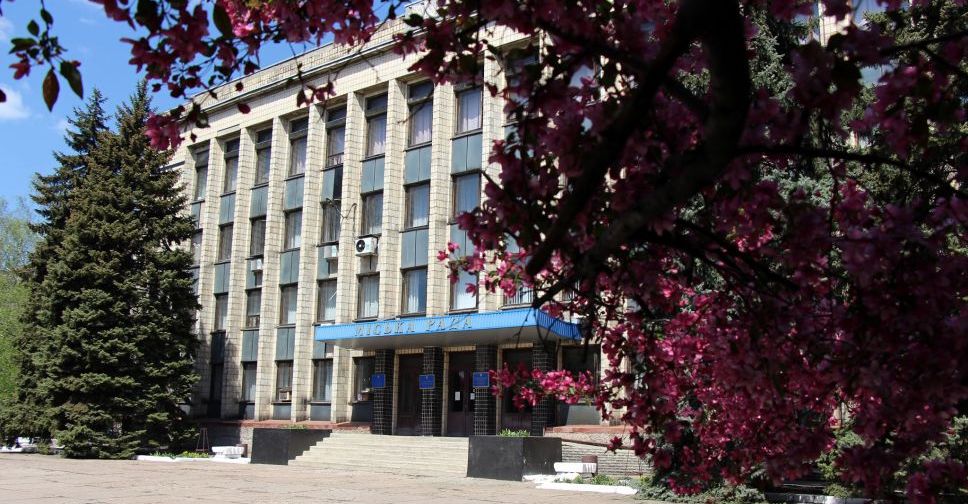 Депутаты проголосовали за отставку мэра Селидово Виталия Нешина. Что дальше?