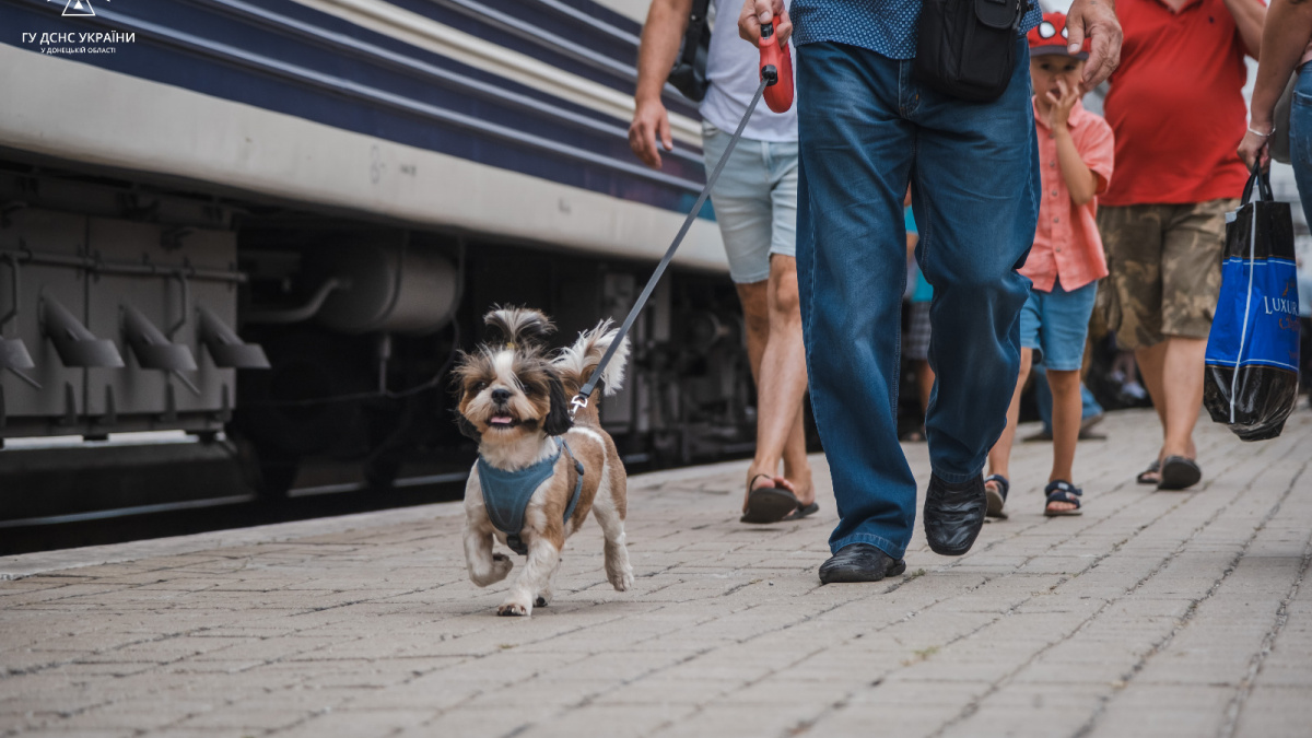 Зважаючи на загострення ситуації в регіоні, жителів Донеччини закликають до евакуації