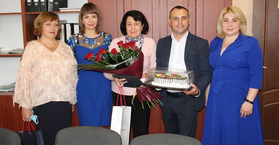 Коллектив ШУ «ПОКРОВСКОЕ» поздравил сотрудников учебных заведений-партнеров с профессиональным праздником