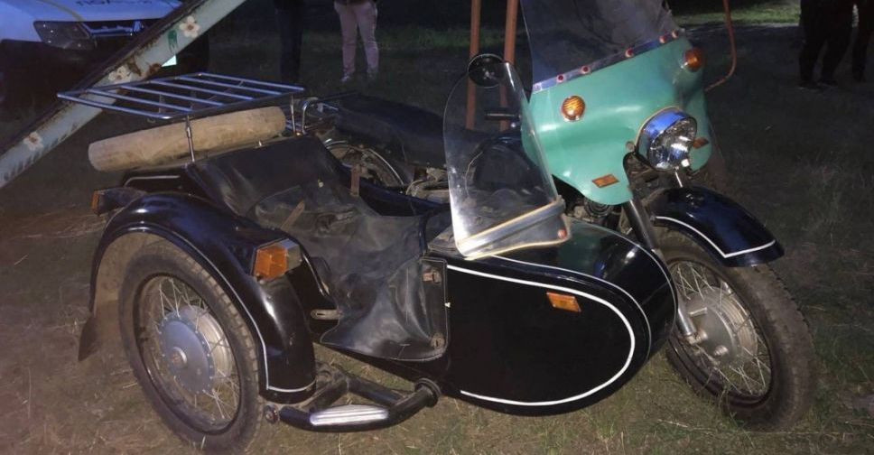 Хотів заїхати на гірку: на Донеччині нетверезий мотоцикліст збив двох дітей