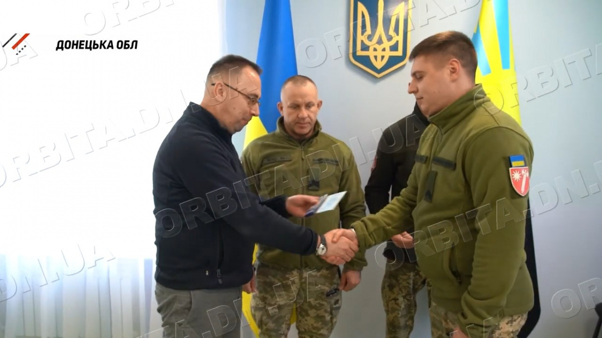 Подяка за відвагу: до Дня ЗСУ Сергій Добряк вручив нагороди захисникам Покровського напрямку