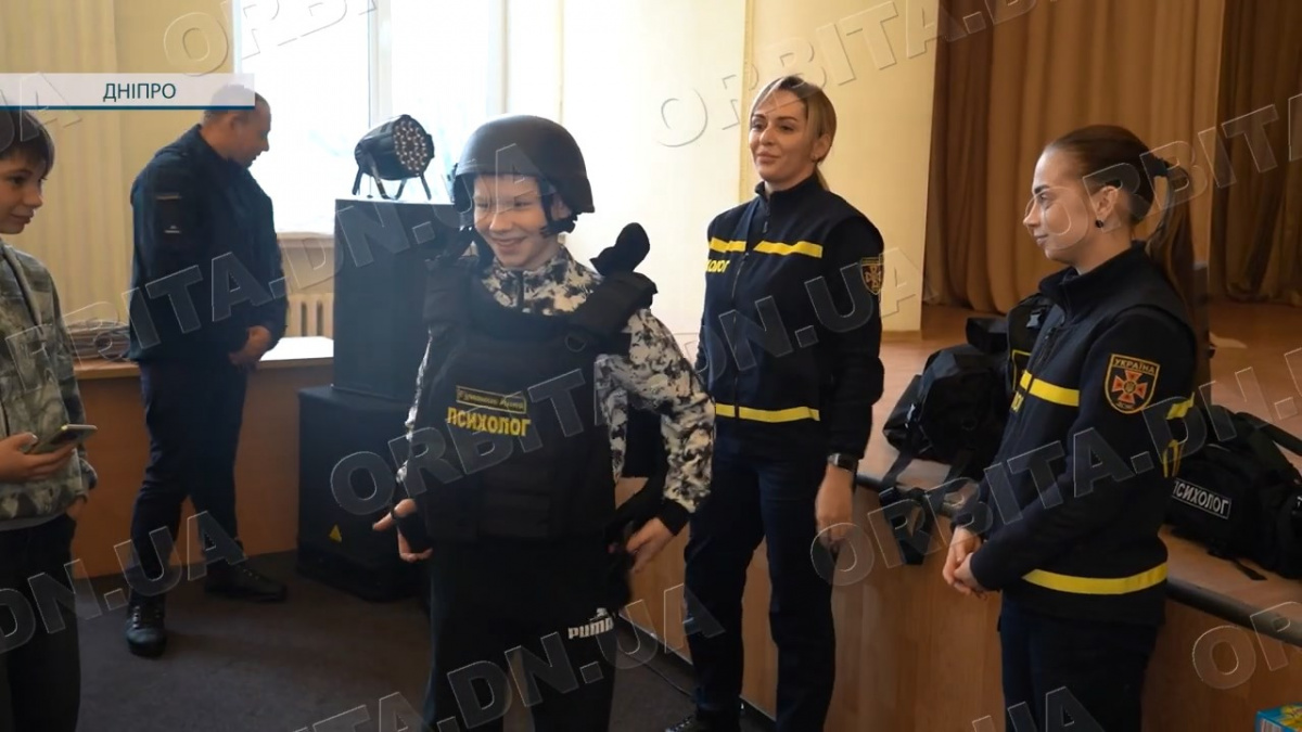 Кризові психологи ДСНС та поліції провели урок безпеки для покровських школярів