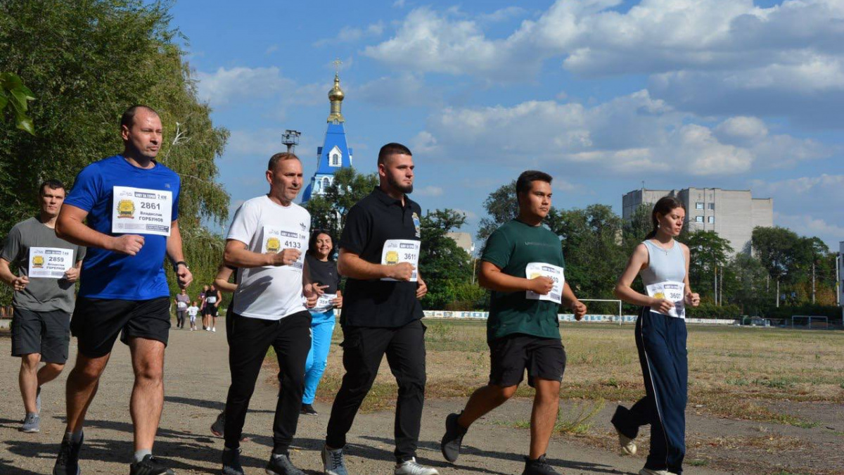 Покровчани долучилися до всеукраїнського забігу «Шаную воїнів, біжу за Героїв України»