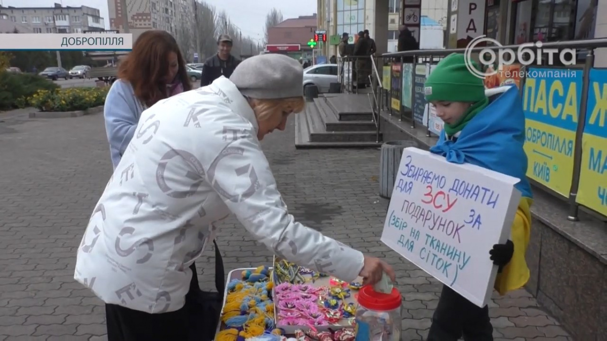 Обіцяла і виконала: юна добропільчанка знову зібрала гроші для ЗСУ, продаючи сувеніри