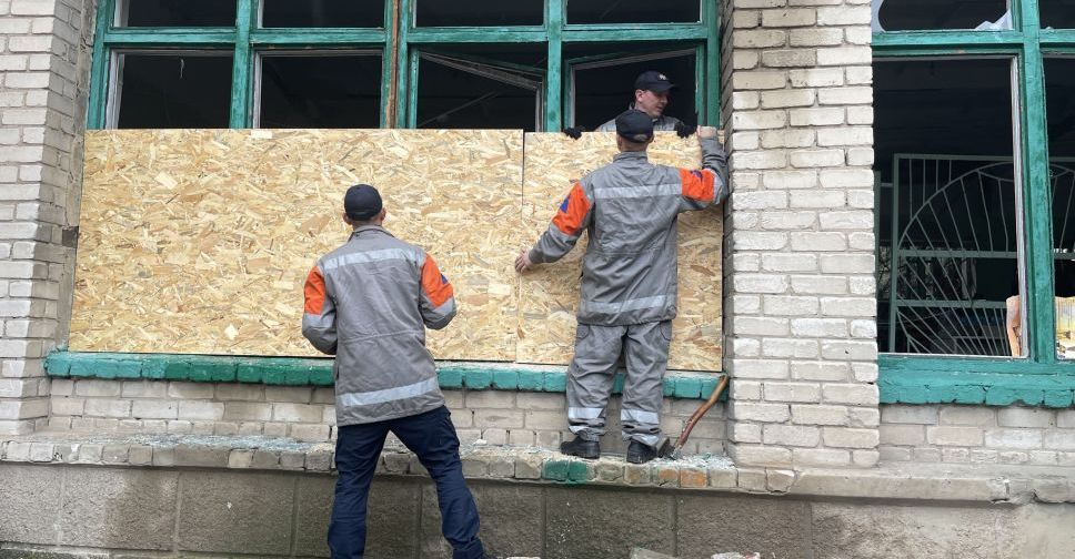 Рятувальники Донеччини продовжують надавати допомогу населенню ліквідувати наслідки ворожих обстрілів