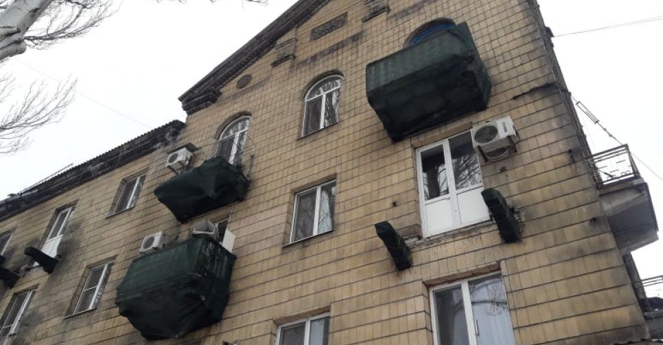 В Покровске реставрируют аварийные балконы на площади Шибанкова