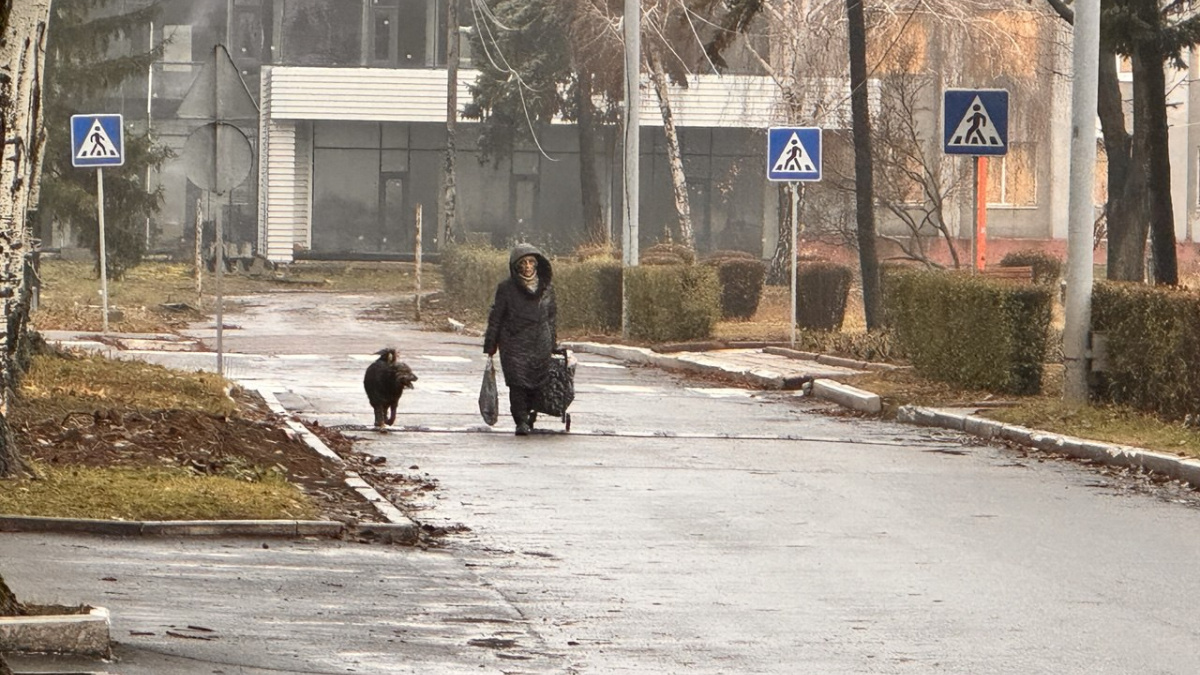 Без газу, тепла, вивозу сміття і подекуди без світла: як виживає Покровськ впритул до лінії фронту