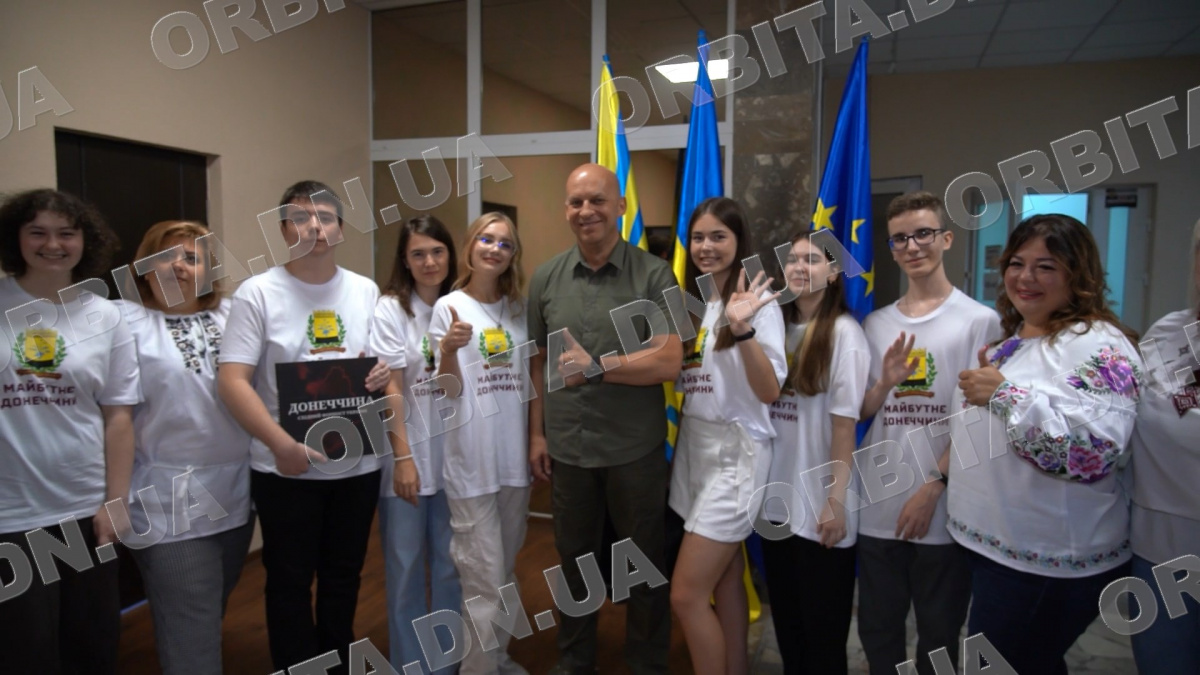 Нагороди за 200 балів на НМТ: очільник області відзначив кращих випускників Донеччини