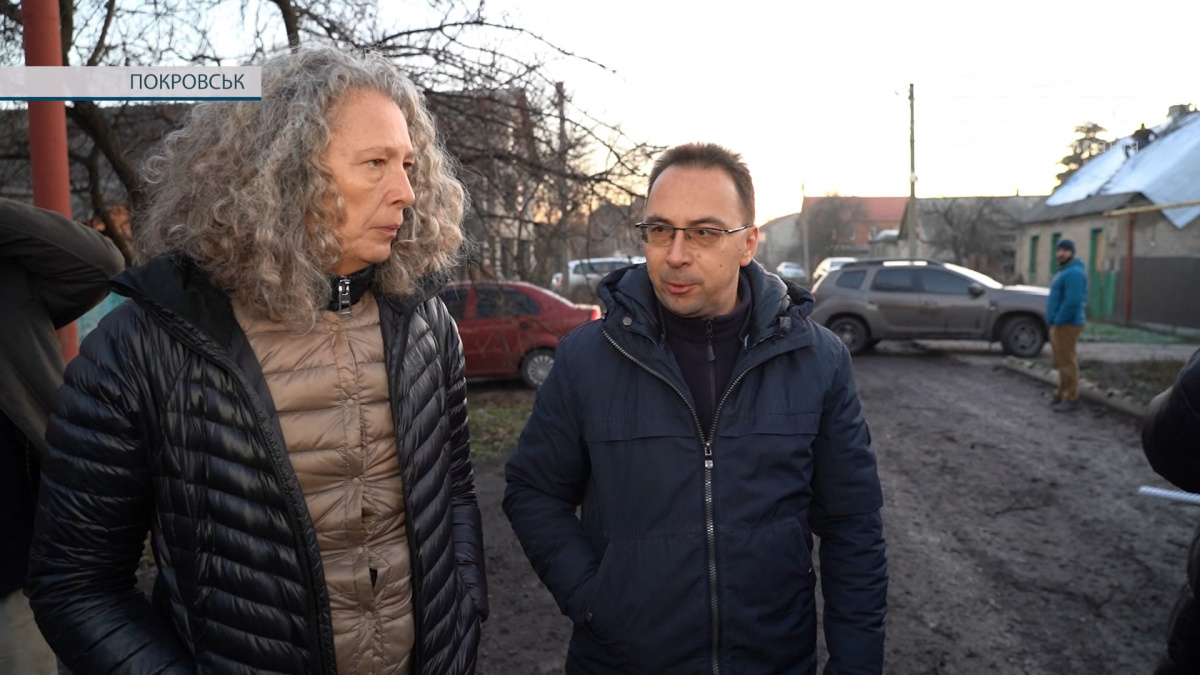 Координаторка ООН в Україні побувала в Покровську на місці ворожого обстрілу