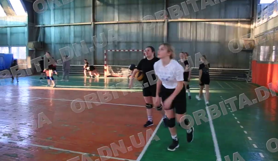 Спортивна гордість Покровська: волейболісти отримали стипендії громади