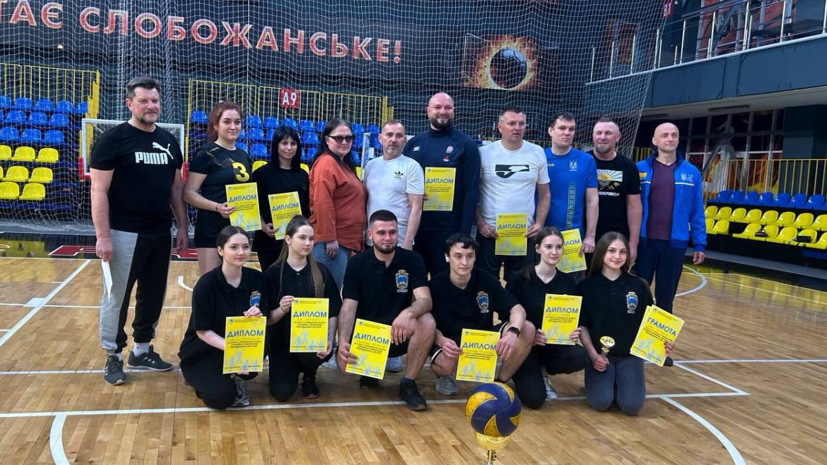 Перемога за найдружнішими: покровчани змагались у волейбольному турнірі до Дня сім’ї