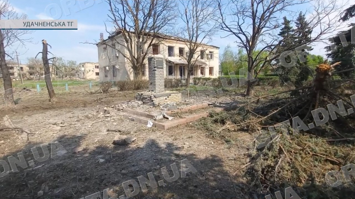 Контроль ворожих дронів та постійні обстріли: окупанти знищують Удачненську громаду