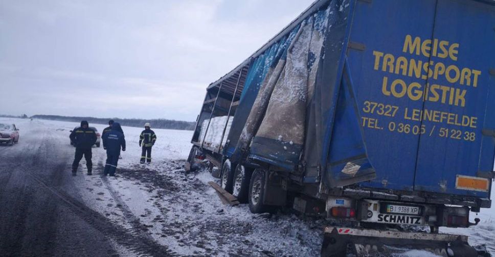 Фуру, застрявшую на трассе Покровск – Днепр, вытаскивали спасатели и Нацгвардия
