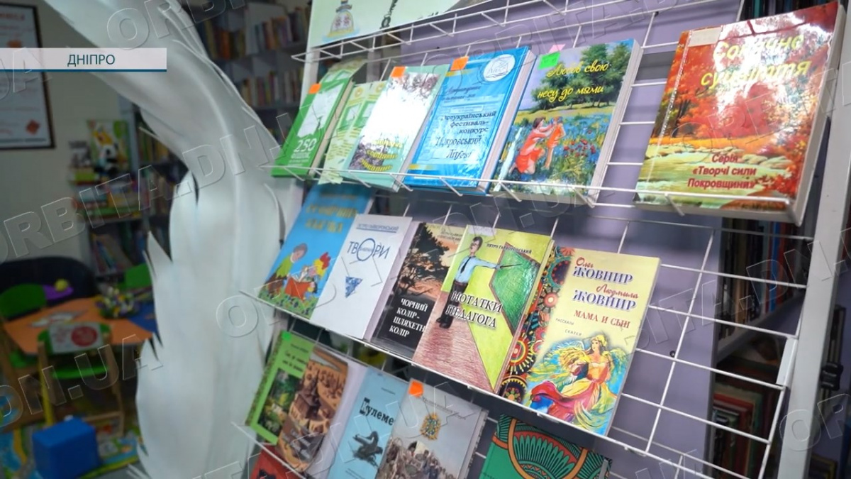 Символічна виставка книг письменників-земляків у Покровській бібліотеці