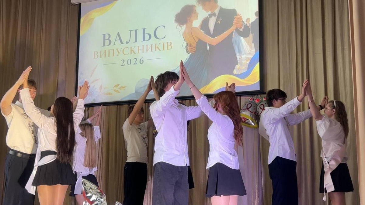 Перший останній дзвоник в релокації: в НВК №1 завершився навчальний рік