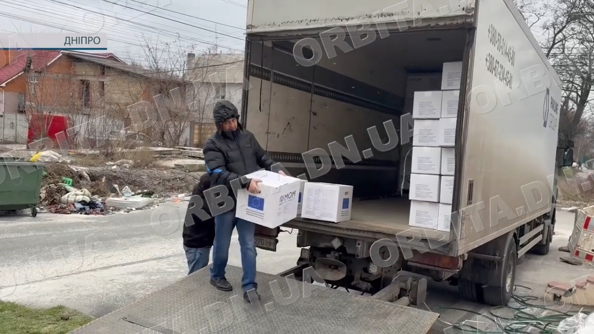 Підтримка вразливих категорій: у хабі «Ми – Донеччина» видають гігієнічні набори від МОМ