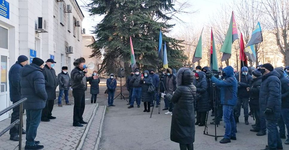 В Мирнограде второй день протестуют горняки