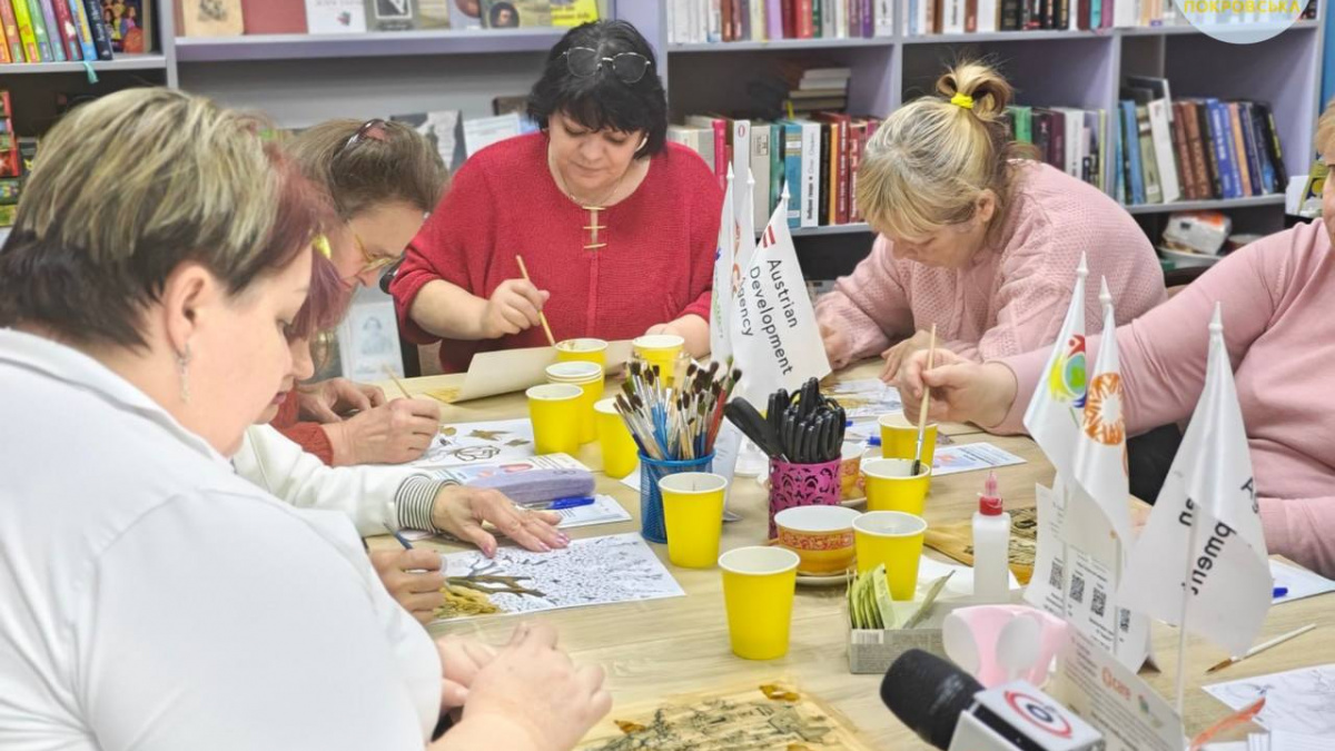 Кава, творчість і гармонія: ГО «Аваліст» навчає переселенців практикам заспокоєння