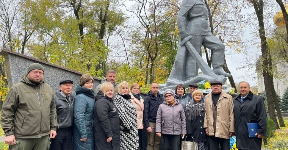 Покладання квітів та відвідування ветеранів: у Покровську відзначили День визволення України від фашистських загарбників
