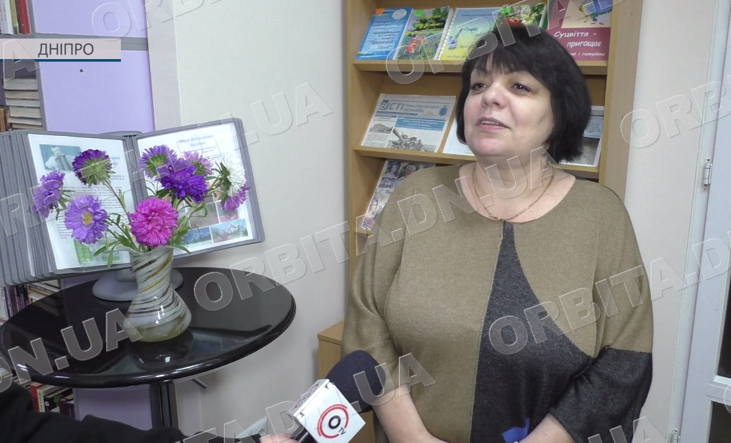 «Галерея творчих особистостей»: у бібліотеці зберігають пам’ять про покровчан