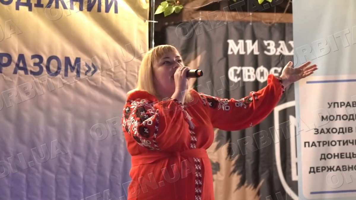 Голос рідного краю: співачка з Мирнограда повертає Донеччину піснею