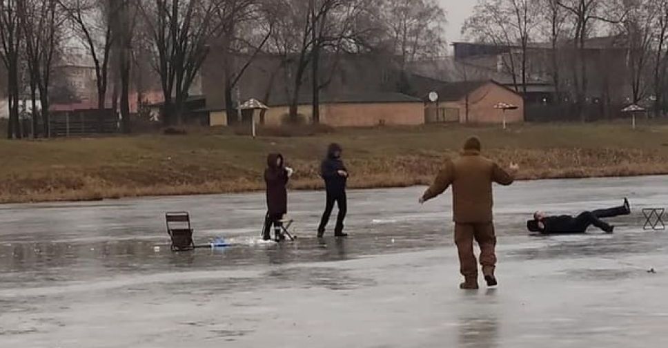 У Покровську люди продовжують прогулянки по тонкому льоду