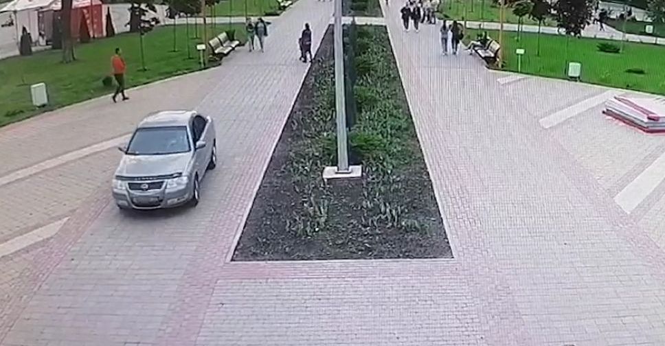 Автопрогулка по парку «Юбилейный» – видео с камер наблюдения и комментарий полиции 
