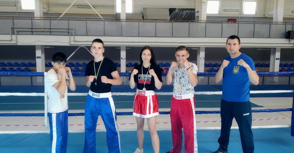 Кикбоксеры Покровска вернулись с областных соревнований с наградами