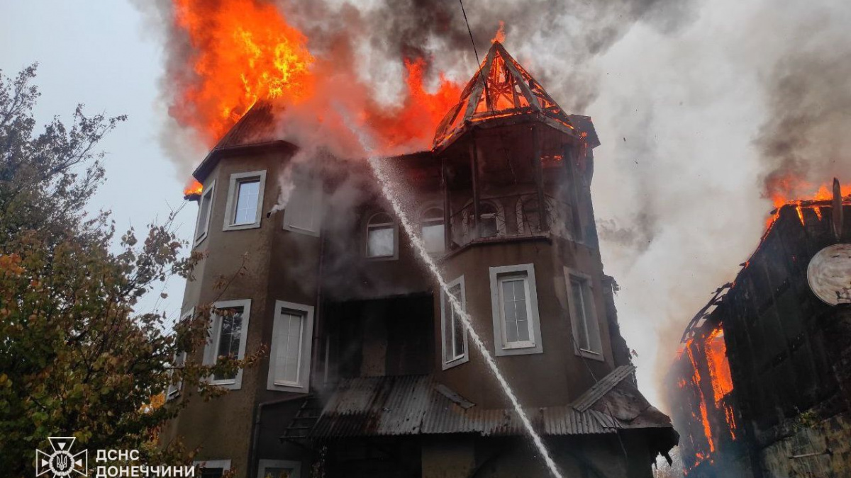 Масштабну пожежу в Покровську ліквідували співробітники ДСНС