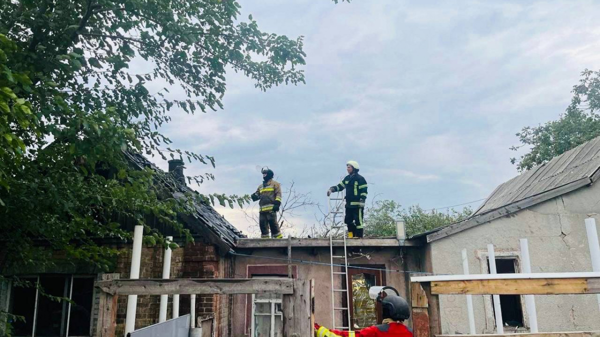 Покровські добровольці-рятувальники вберегли від вогню приватний будинок