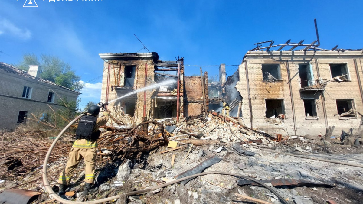 Одна людина загинула, троє поранених: у Новодонецькій громаді почастішали обстріли