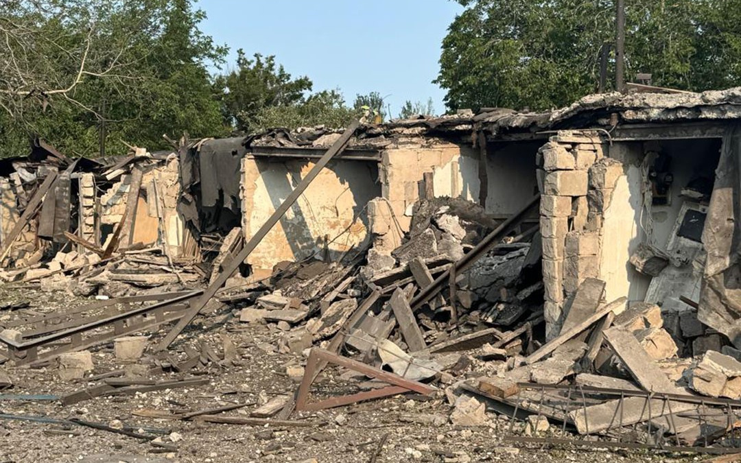 Скинуті на Мирноград авіабомби та спрямовані на цивільних 35 БпЛА: у поліції повідомили про обстріли Донеччини 5 червня