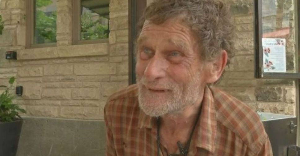Бездомный продолжил учебу в университете спустя 40 лет