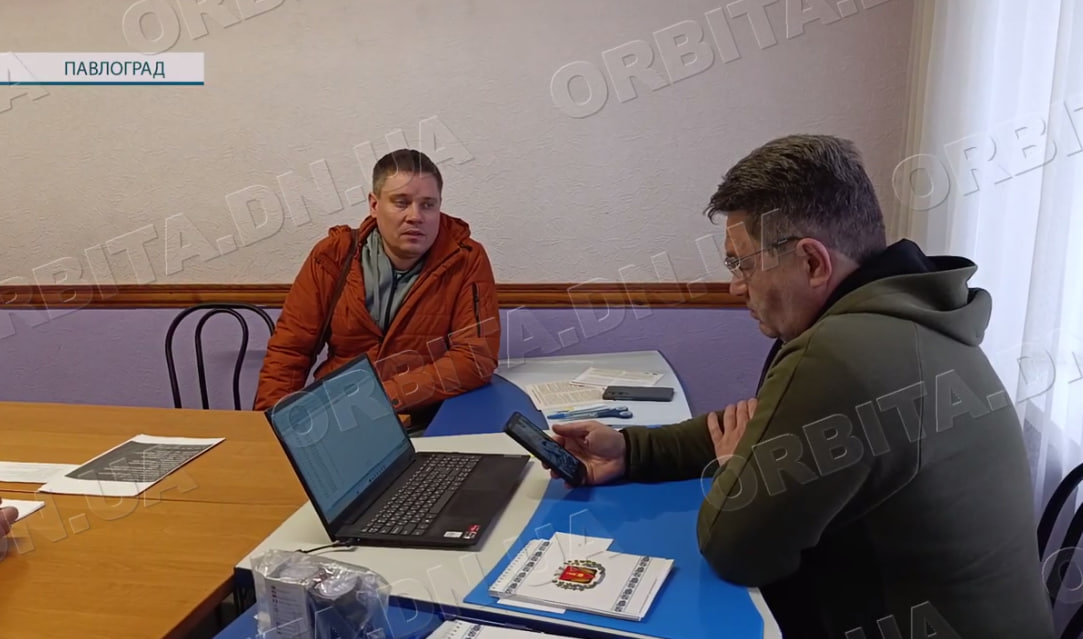 Черга на сертифікати і тисячі знімків: прийом начальника Мирноградської МВА