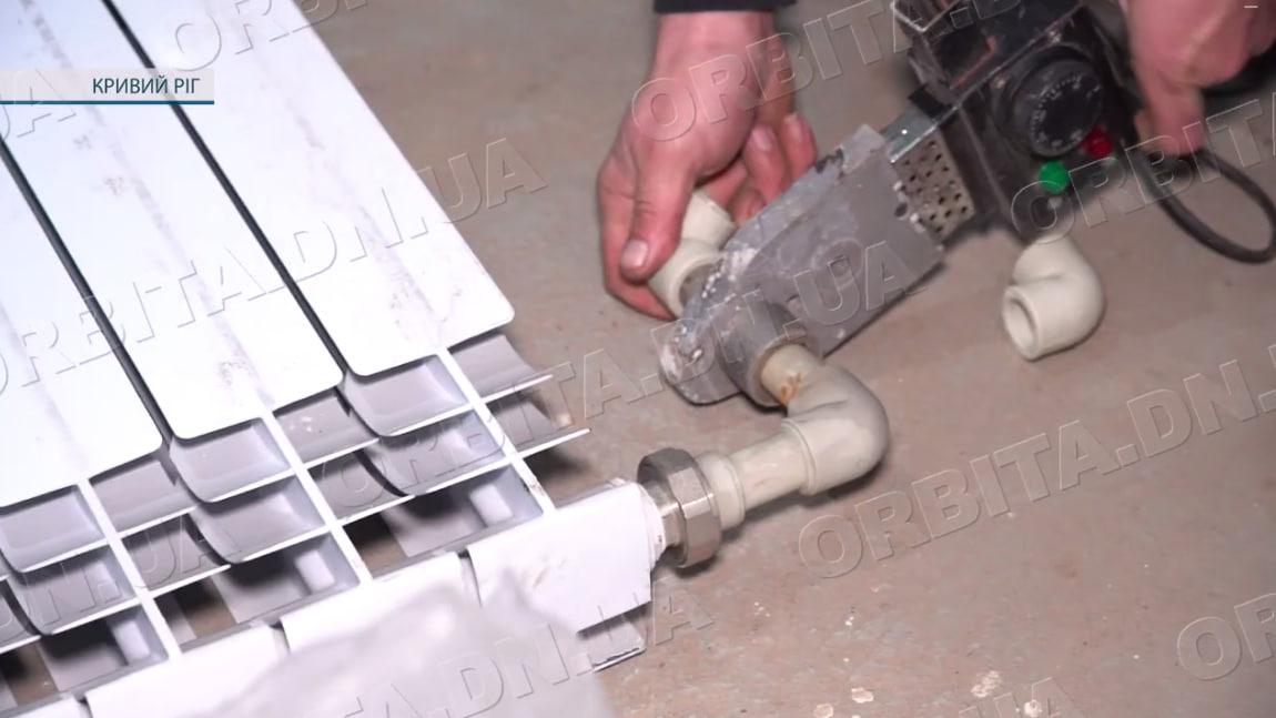 Обслуговують релоковані установи: покровські комунальники поруч з земляками