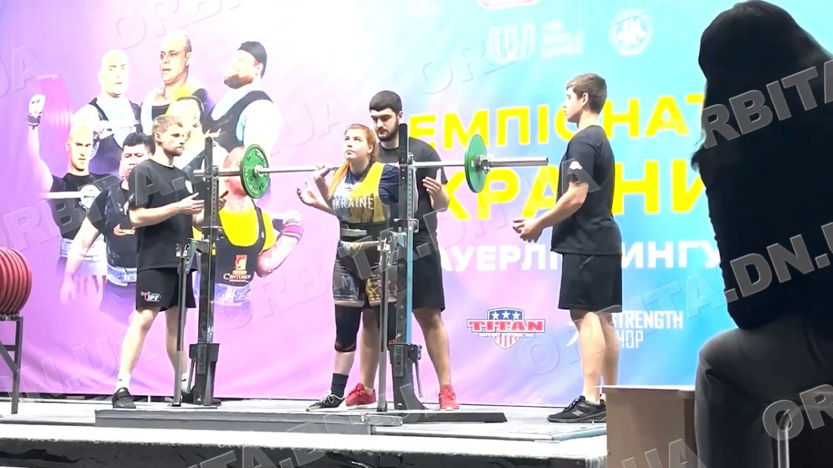 Спортсменка з Мирнограда успішно дебютувала на Чемпіонаті України з пауерліфтингу