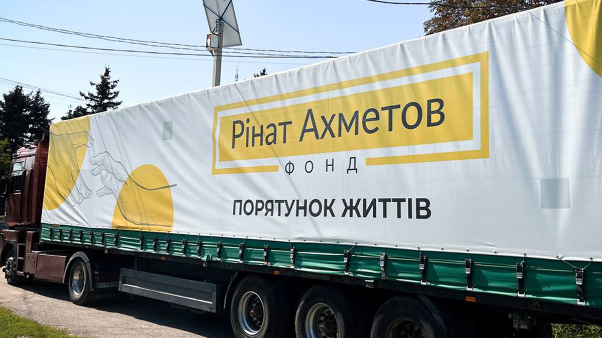 Фонд Ріната Ахметова відправив понад 4 тисячі продуктових наборів для переселенців на Кіровоградщині