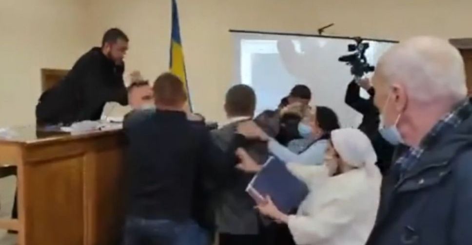 Драка на сессии Селидовского городского совета: помощнику нардепа сообщено о подозрении
