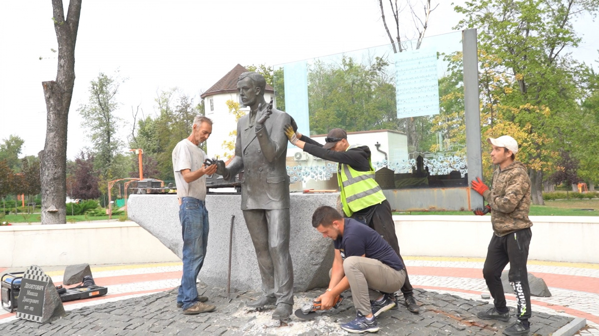 Пам’ятник Леонтовичу з Покровська переїде до Вінниці, а Шевченку – до Дніпра