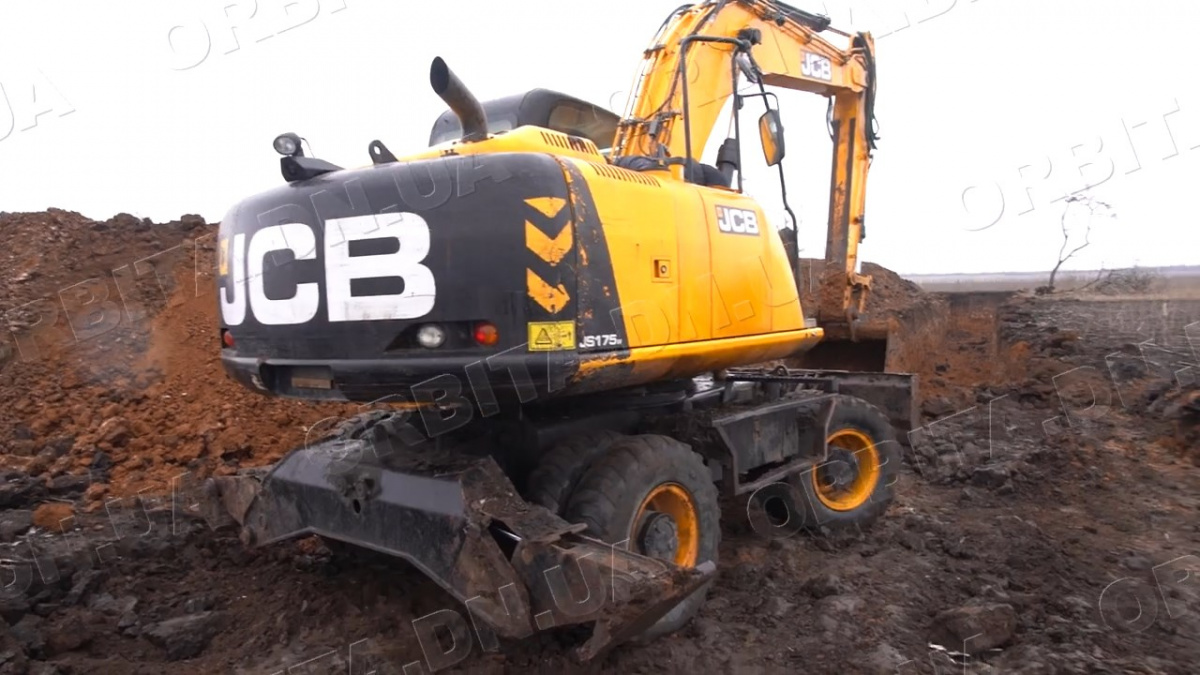 Допомагають втримати фронт: фахівці «Покровськводоканалу» будують фортифікації