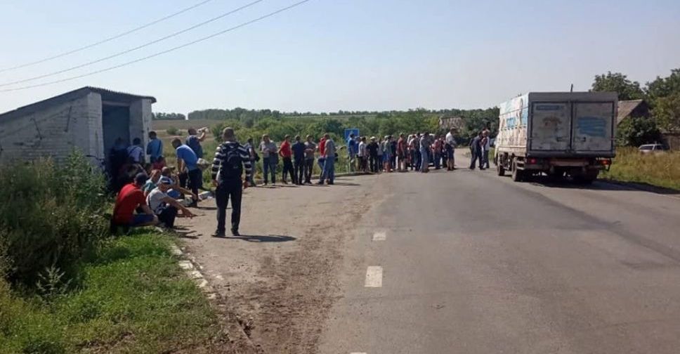 Горняки шахты «Кураховская» продолжают забастовку – заблокирована дорога на въезде в Новоселидово