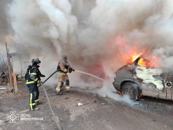 У Родинському рятувальники ліквідували пожежу, що виникла внаслідок обстрілу