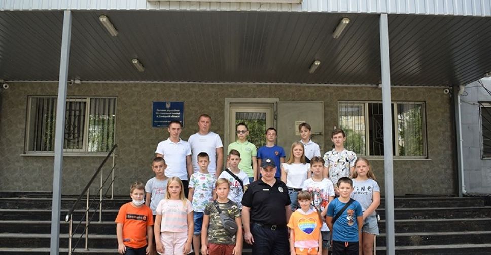 Покровські поліцейські познайомили дітей зі своєю професією